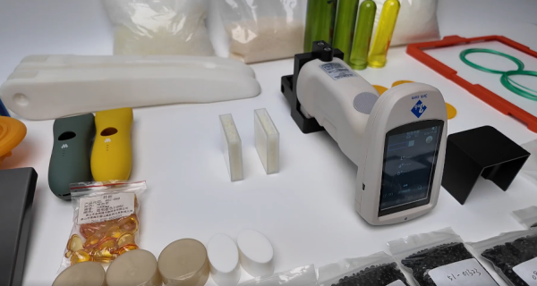 TS7700 Colorimeter measuring samples Yellowness